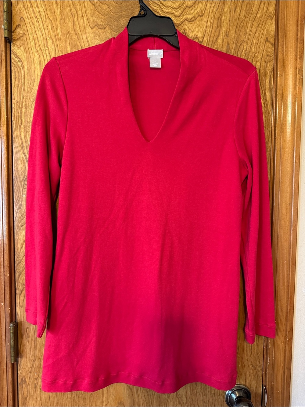 Chico’s Long Sleeve V-Neck Top in red. Size 1